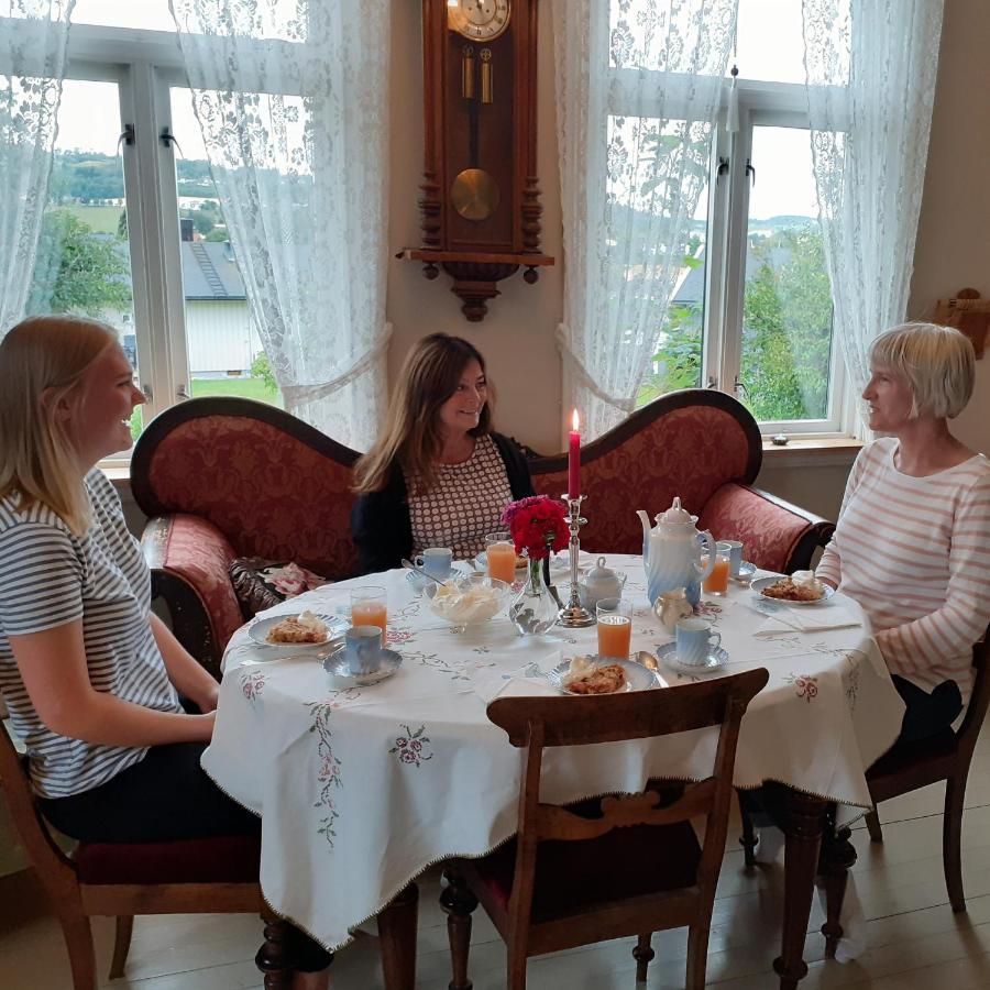 Stromnes - Oldefars Gjestehus Inderoy Straumen  Exterior foto